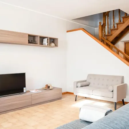 Guesthost - Le Tre Ninfee Di Pusiano! Free Parking Appartement