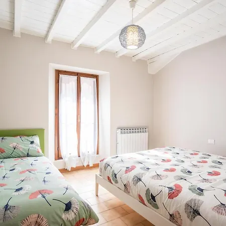 Guesthost - Le Tre Ninfee Di Pusiano! Free Parking Appartement *