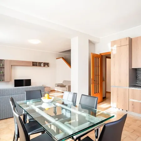 Apartment Le Tre Ninfee Di Pusiano! Free Parking Pusiano